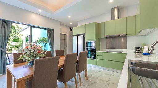 V150 Costa 3 Dining area