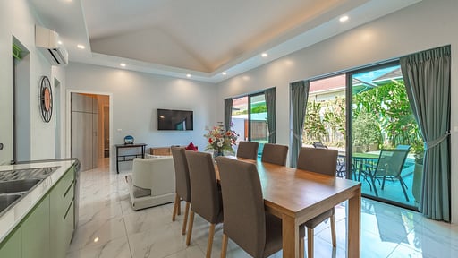 V150 Costa 3 Dining area