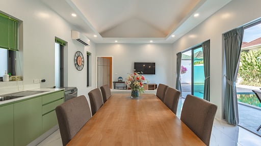 V150 Costa 3 Dining area