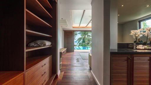 V151 Ao Por Bedroom 1