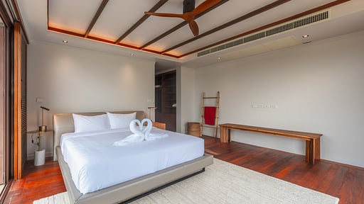 V151 Ao Por Bedroom 1