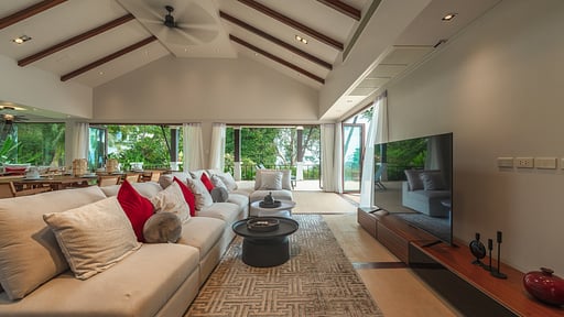 V151 Ao Por Living room