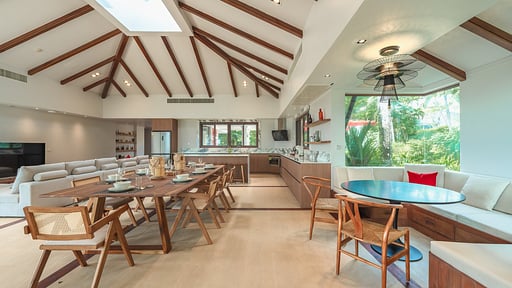 V151 Ao Por Dining area