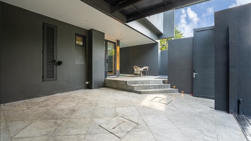 V160 Skywalker Villa Parking areas