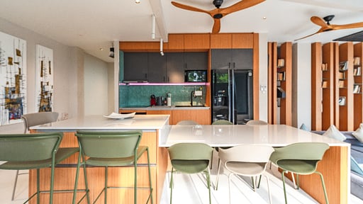 V160 Skywalker Villa Dining area