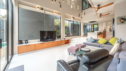 V160 Skywalker Villa Living room