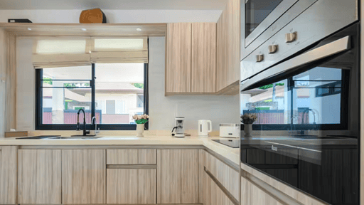 V187 Intira Villa Küche