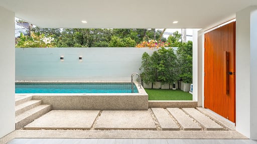 V190 The Sunshine Бассейн