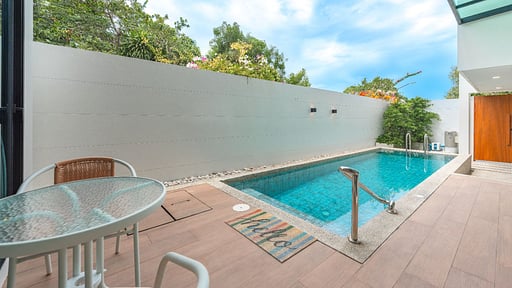 V190 The Sunshine Бассейн