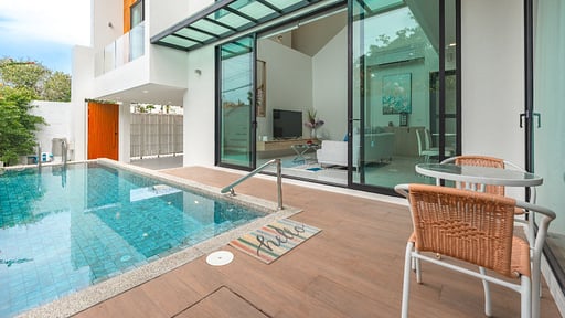 V190 The Sunshine Бассейн