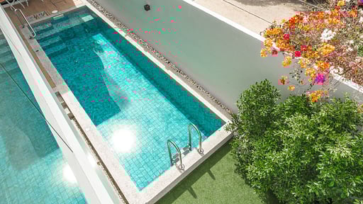 V190 The Sunshine Бассейн