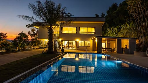 V30 Sirinary Villa Swimming pool