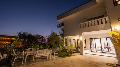 V30 Sirinary Villa Surroundings