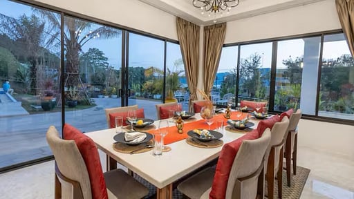 V30 Sirinary Villa Dining area