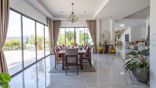 V30 Sirinary Villa Dining area