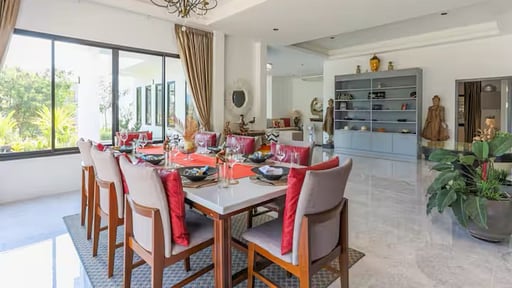 V30 Sirinary Villa Dining area