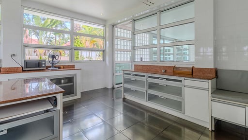 V82 Papaya Villa Kitchen