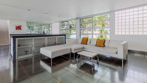 V82 Papaya Villa Living room