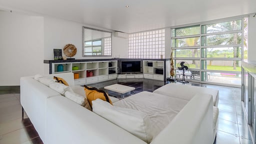 V82 Papaya Villa Living room