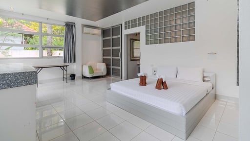 V82 Papaya Villa Bedroom 1