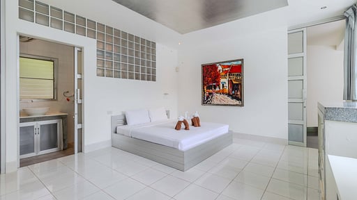 V82 Papaya Villa Bedroom 1