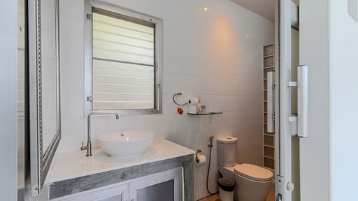 V82 Papaya Villa Bedroom 1