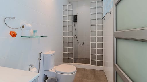 V82 Papaya Villa Bedroom 1