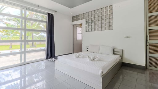 V82 Papaya Villa Bedroom 2