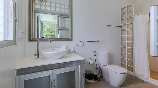 V82 Papaya Villa Bedroom 2