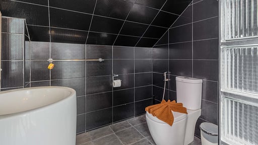 V82 Papaya Villa Bedroom 4