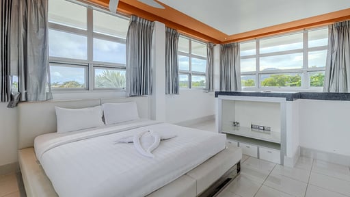 V82 Papaya Villa Bedroom 5