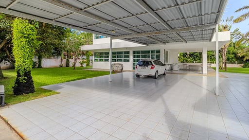 V82 Papaya Villa Parking areas