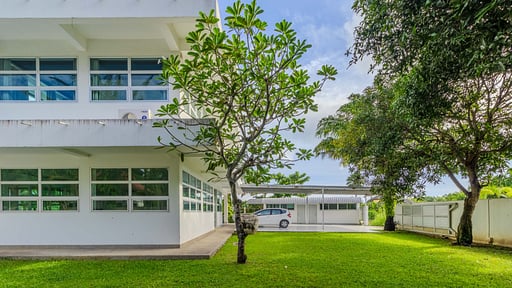 V82 Papaya Villa Parking areas