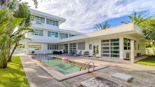 V82 Papaya Villa Swimming pool