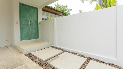 V91 Trichada Villa Parking