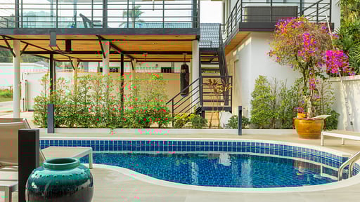 V98 Matt Rawai Villa Swimming pool