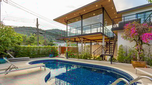 V98 Matt Rawai Villa Swimming pool