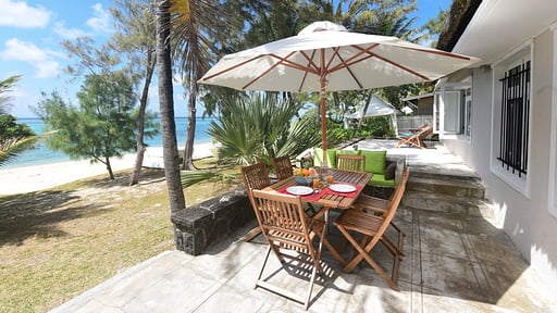 Veloutier Blanc Beachfront Villa Terrace/Veranda