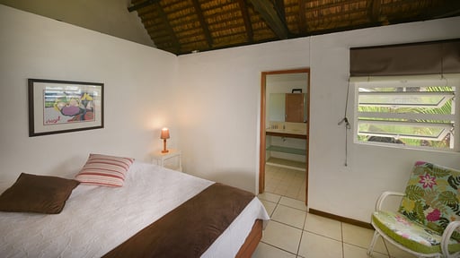 Veloutier Blanc Beachfront Villa Bedroom 1