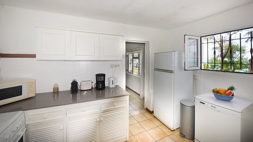 Veloutier Blanc Beachfront Villa Kitchen