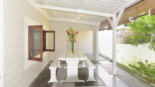 Veloutier Blanc Beachfront Villa Terrace/Veranda