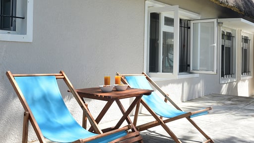 Veloutier Blanc Beachfront Villa Terrace/Veranda