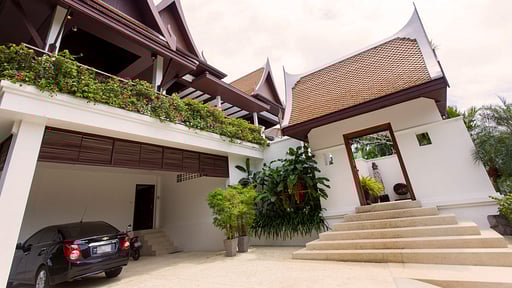 Vichuda Hills Villa Parking areas