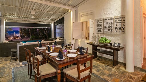 Villa 906 Dining area