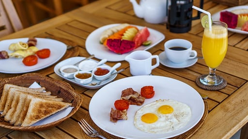 Villa Aamisha Dining area 1