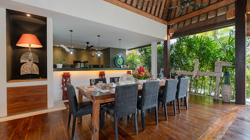 Villa Abakoi Dining area