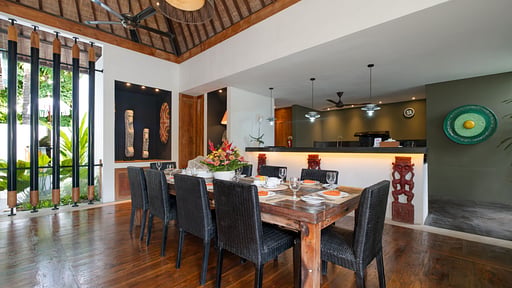 Villa Abakoi Dining area