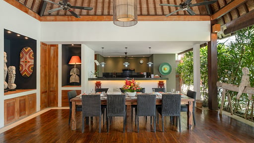 Villa Abakoi Dining area