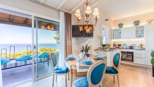 Villa Abella Dining area