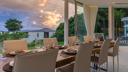Villa Abiente Dining area